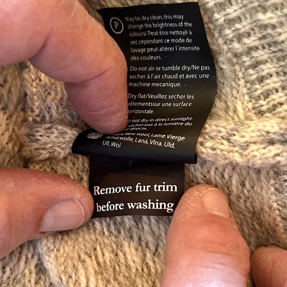 Dale Of Norway  Women's Cardigan with Removable Fox Trimmed Hood - Picture 8 of 10